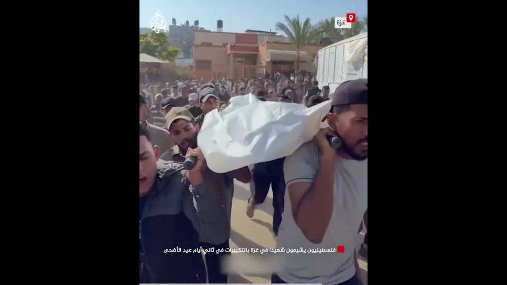 فلسطينيون يشيعون شهيدا في غزة بالتكبيرات في ثاني أيام عيد الأضحى