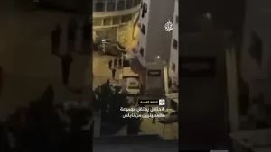 شاهد قوات الاحتلال تعتقل مجموعة من الشبان خلال الاقتحام المستمر لمدينة نابلس