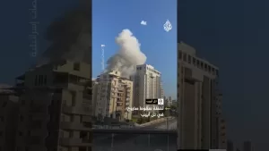 شاهد لحظة سقوط صاروخ في تل أبيب
