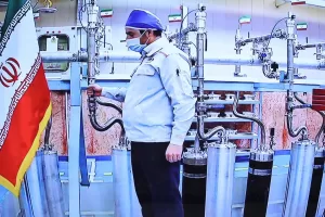 صحيفة روسية: من يمكنه تزويد طهران بالسلاح النووي؟