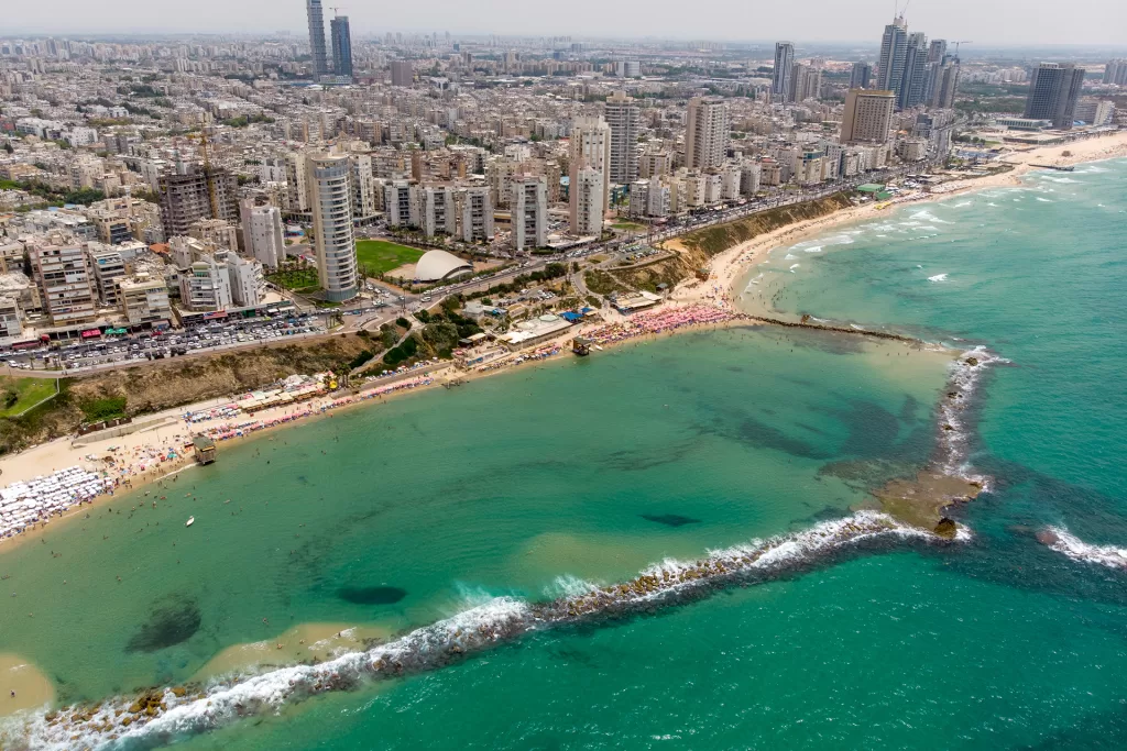 مستوطنة بيت يام "بنت البحر" التي قصفتها إيران