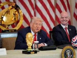 هل سيؤثر قرار ترامب بحظر سفر مواطني 12 دولة على كأس العالم 2026؟