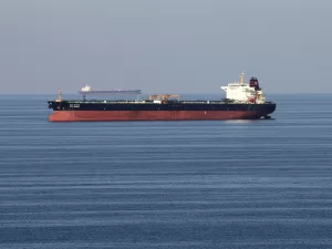 وزير الخارجية الأمريكي يحث الصين على إقناع إيران بعدم إغلاق مضيق هرمز