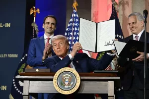 أمر ترامب بشأن “الذكاء الاصطناعي المناهض للاستيقاظ” قد يعيد تشكيل كيفية تدريب شركات التكنولوجيا الأمريكية لنماذجها