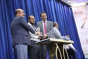 اخبار المناطق – الأمين السنة للمجلس المحلي بحضرموت يشارك في تكريم الفائزين بجائزة حضرموت للمعلم المتميز