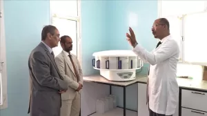 اخبار المناطق: القطاع الصحي يحقق تقدمًا ملحوظًا في مختبرات شبوة المركزية.