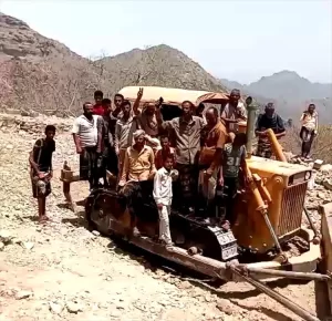 اخبار المناطق – مشروع الأمل: مبادرة مجتمعية لتحسين طريق الحياة في العقلة حيد ردفان