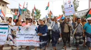 اخبار المناطق – مظاهرة كبيرة في زنجبار دعماً لغزة ومدعاة بإطلاق سراح الصبيحي مع إدانات واسعة.