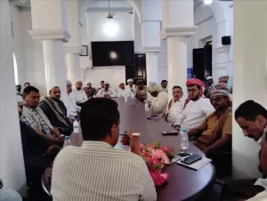 اخبار المناطق – مكتب السياحة والشرطة السياحية في وادي حضرموت يعقدان اجتماعاً مع أصحاب المنشآت.