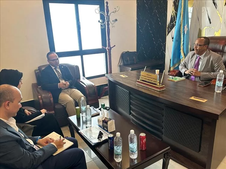 السفير الصومالي بعدن يناقش مع رئيس المفوضية السامية برنامج العودة الطوعية للاجئين الصوماليين