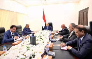 اخبار عدن – العليمي يناقش سبل إنقاذ المالية في اجتماع رفيع بقصر معاشيق ويثمن الدعم الخليجي