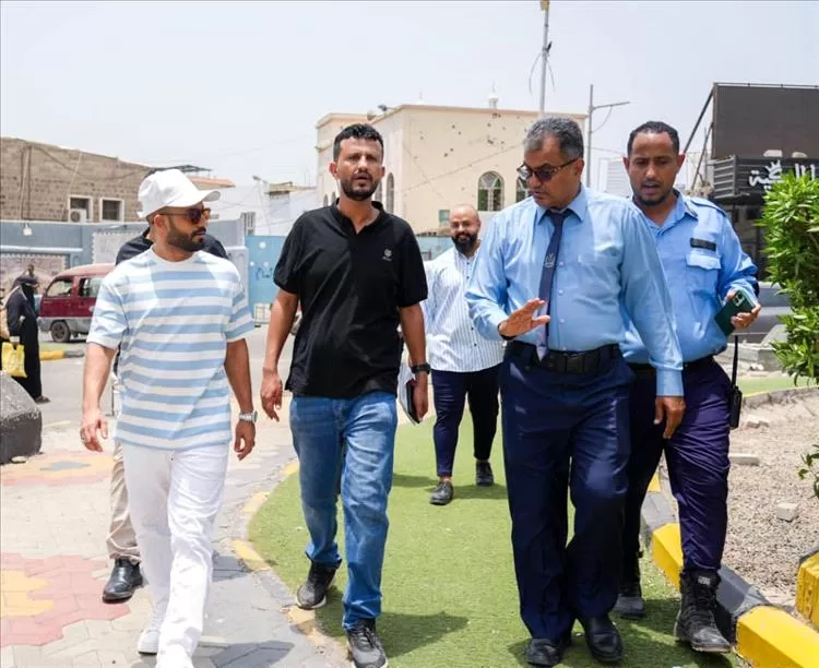 تدشين مشروع إشارات المرور في مديرية صيرة بعدن