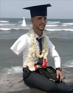 اخبار عدن – تغلب على التحديات وعزم على النجاح… عبدالرحيم اليافعي يحصل على شهادة الصيدلة من جامعة عدن ويتقدم بخطى ثابتة.
