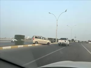 اخبار عدن – حادث طرق في خط المملاح يتسبب في تعطل حركة المرور بالعاصمة عدن