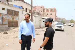 اخبار عدن – رئيس هيئة صندوق صيانة الطرق يزور عدة شوارع فرعية في مديرية صير