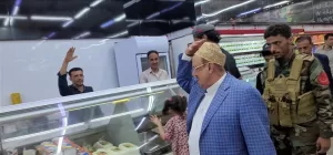 اخبار عدن – زيارة رئيس مجلس النواب سلطان البركاني لمجمعي عدن مول وظمران في المنصورة