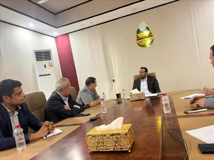 وزير التربية يلتقي مدير أمن عدن لمناقشة التعاون والعمل المشترك