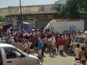 اخبار وردت الآن – احتجاجات واسعة في الضالع تعبر عن استنكار تدهور الأوضاع المعيشية وانهيار العملة