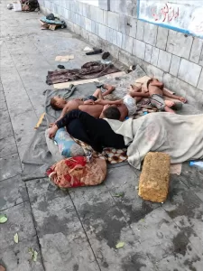 اخبار وردت الآن – الحديدة: السكان يتخذون الشوارع ملاذًا للهروب من الحر مع استمرار انقطاع الكهرباء.