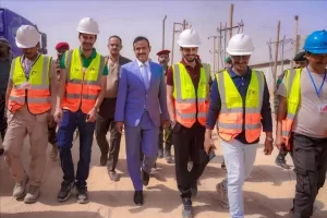 اخبار وردت الآن – المحافظ بن الوزير يراقب تقدم العمل في مجموعة من المشاريع الخدمية في مدينة عتق.