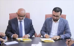 اخبار وردت الآن – محافظ الحديدة ورئيس هيئة الأراضي يبرمان اتفاقية خطة التنظيم والتطوير السنة