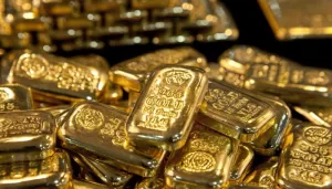 انخفاض أسعار الذهب إلى أدنى مستوى في أسبوعين.. ما تأثير الاتفاق التجاري عبر المحيط الأطلسي؟