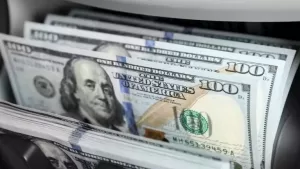 انخفاض غير متوقع في قيمة الدولار في 10 بنوك خلال الأسبوع من 25-7-2025