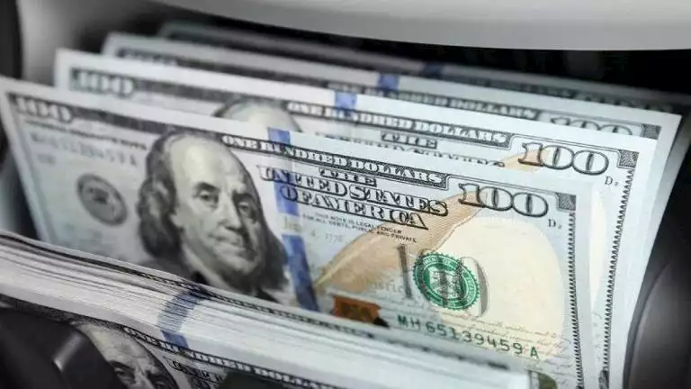 هبوط مفاجئ في سعر الدولار في 10 بنوك خلال أسبوع  25-7-2025