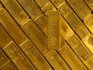 تحصل توقعات سعر الذهب على ترقية بنسبة 15% لعام 2025: استطلاع LBMA