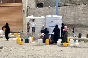 تعز تعاني من نقص المياه: أزمة المياه تجبر العائلات على النزوح وسط تدهور الخدمات – شاشوف