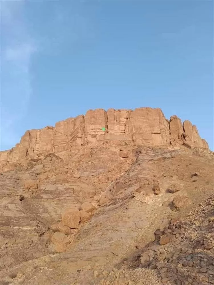 إنقاذ مرتقب لثلاثة مهاجرين إثيوبيين عالقين في جبل بضواحي عتق بشبوة