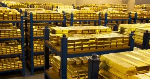 زيادة أسعار الذهب تتطلب محفزًا جديدًا مع تراجع استثمارات الصناديق المتداولة والعقود الآجلة.