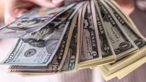 سعر الدولار في 10 بنوك مع بدء تعاملات يوم الأربعاء 23 يونيو 2025