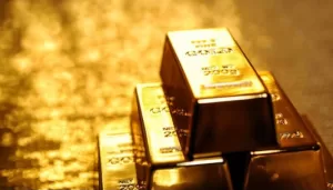سعر الذهب يسجل تراجعاً أسبوعياً بسبب ارتفاع الدولار بينما البلاتين يشهد ارتفاعاً كبيراً.