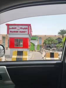 عدن: تدشين متجر حلويات في موقف سيارات مطار عدن يحظى بتفاعل كبير
