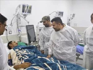 عدن نيوز – العميد سياف المعكر يزور جرحى اللواء السادس دعم وإسناد في المستشفى العسكري بعد.
