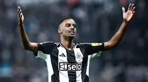 عرض مذهل من الهلال يواجه الرفض.. ماذا يسعى إيزاك للحصول عليه؟