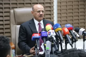 محافظ بنك عدن يكشف النقاب: 147 جهة حكومية بلا رقابة و75% من الإيرادات تُصرف خارج البنك المركزي – شاشوف