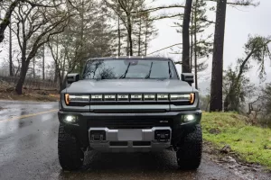 هامر الكهربائية تقترب من تجاوز مبيعات F-150 لايتنينغ
