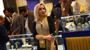 130 دولاراً تفقد قيمتها في 48 ساعة: هل انهيار الذهب واقع أم مجرد خيال؟ | إرم بزنس