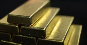 أسعار الذهب تواصل صنع أطول سلسلة من المكاسب منذ فبراير