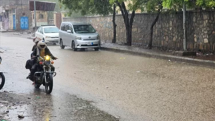 أمطار غزيرة تنعش المناطق الريفية في ابين