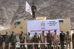 اخبار المناطق – باستعراض عسكري وموكب ميداني.. قوات محور سبأ تنهي الدورة الأولى في التكتيكات القتالية.