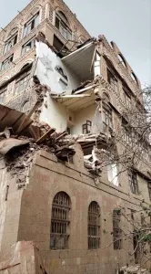 اخبار المناطق: سقوط منزلين في صنعاء القديمة جراء الأمطار