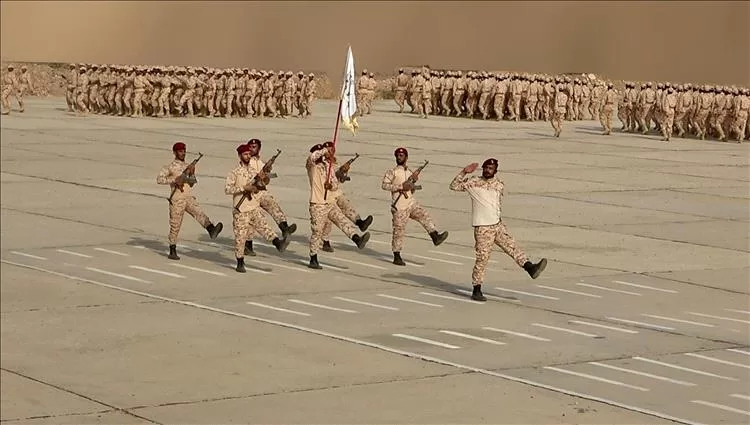 قوات العمالقة الجنوبية تشهد عرضًا عسكريًّا مهيبًا لتخرج الدفعة الـ60 من منتسبيها