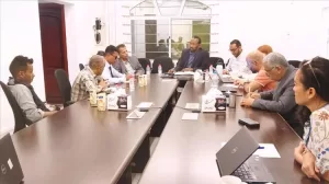 اخبار المناطق – محافظ أبين يجتمع بنائب مدير مكتب برنامج الغذاء العالمي لمناقشة سبل تعزيز التعاون