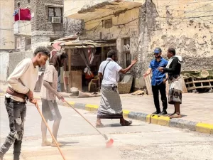 اخبار عدن – إدارة السلطة المحلية في بصيرة تطلق حملة واسعة لتنظيف آثار الأمطار.