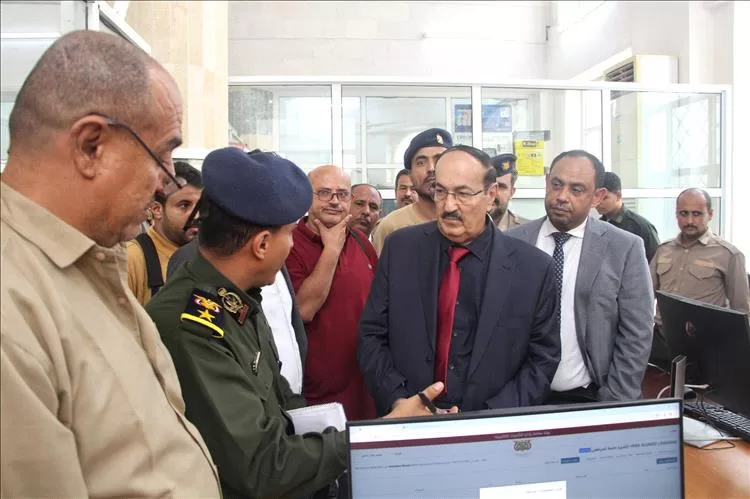 اللواء محمد الرملي يرأس اجتماعاً موسعاً لمدراء العموم بمصلحة الهجرة والجوازات في عدن
