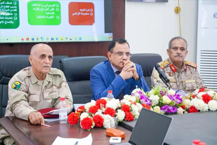 الوزير السقطري يحاضر في الأكاديمية العسكرية العليا حول استراتيجية الزراعة والأسماك