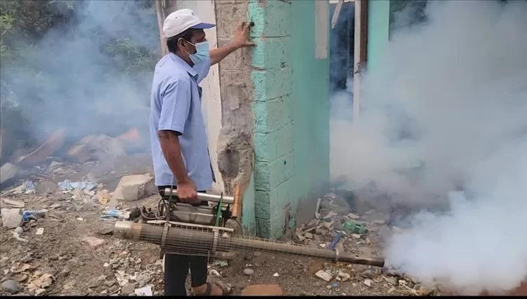 تنفيذ  حملة الرش الضبابي والرذاذي في المنصورة بعدن